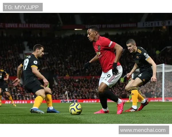 狼队与曼联激战在即双方阵容与战术分析引发球迷热议